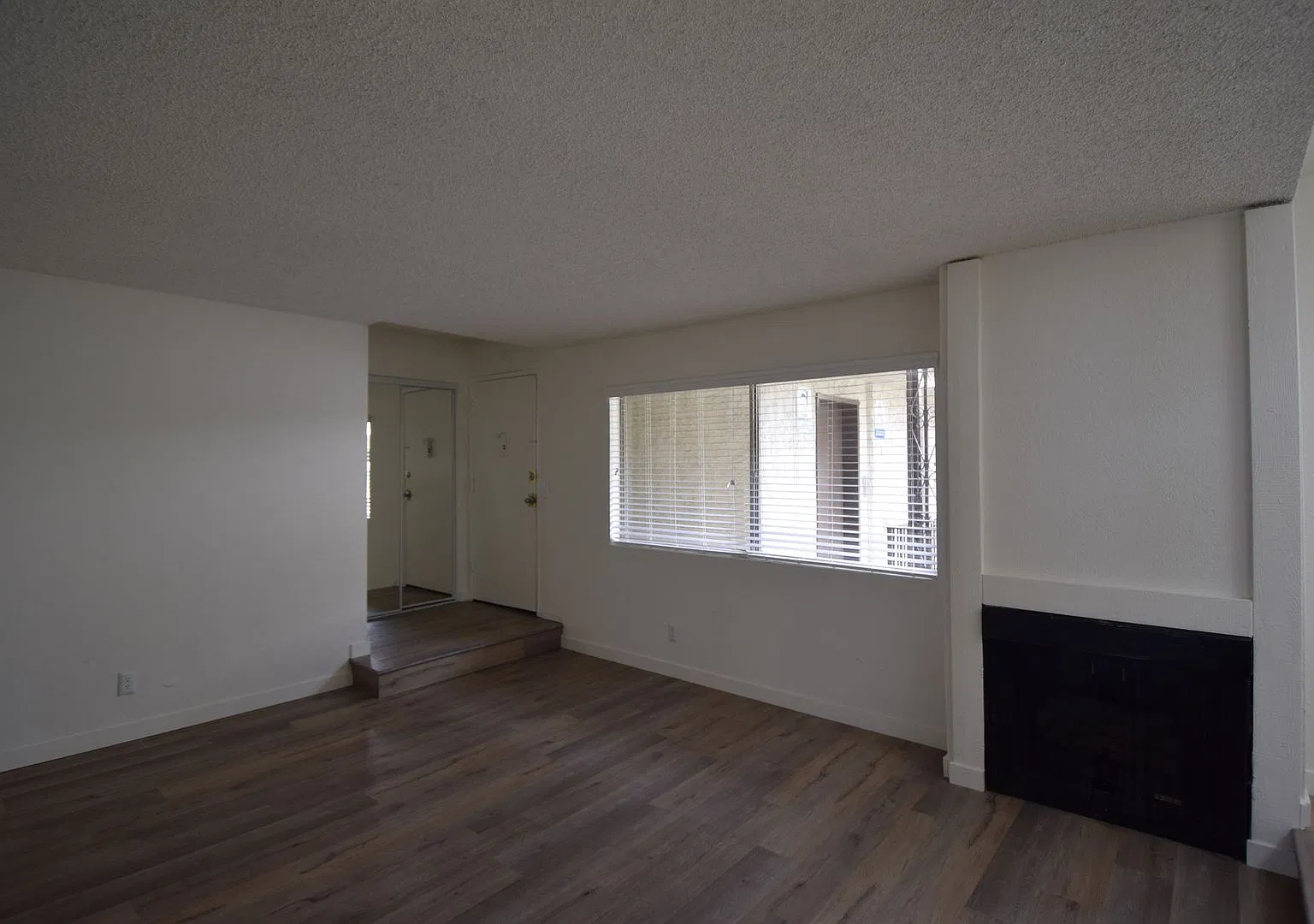 21018 Gresham St — Photo 4