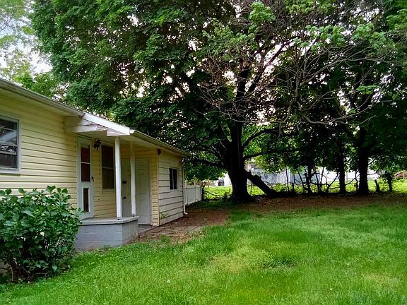 5th image of 111 Cavalier Dr