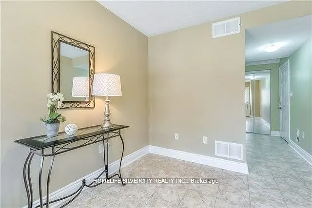 3049 Dewridge Ave — Photo 2