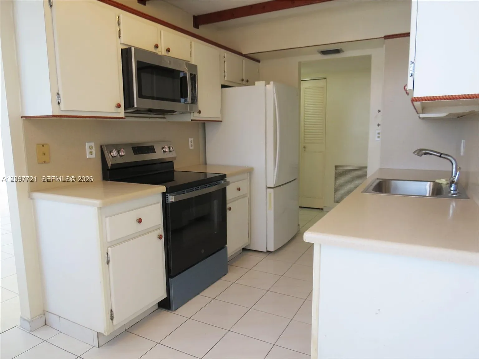 Wilshire Condo — Photo 3