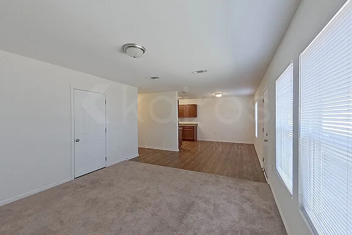 4 bed, 2.5 bath, 1801 sqft, $1,925 — Photo 4