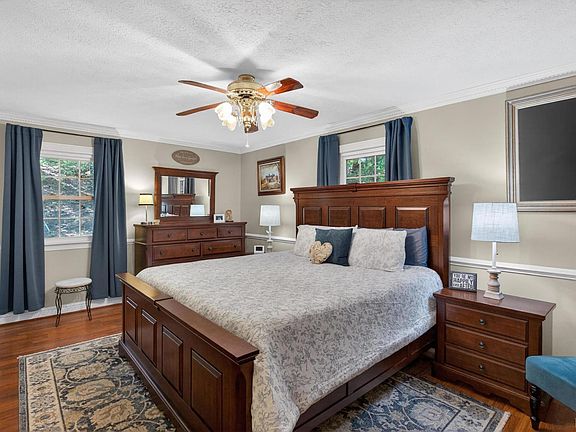 5th image of 185 Clearview Cir