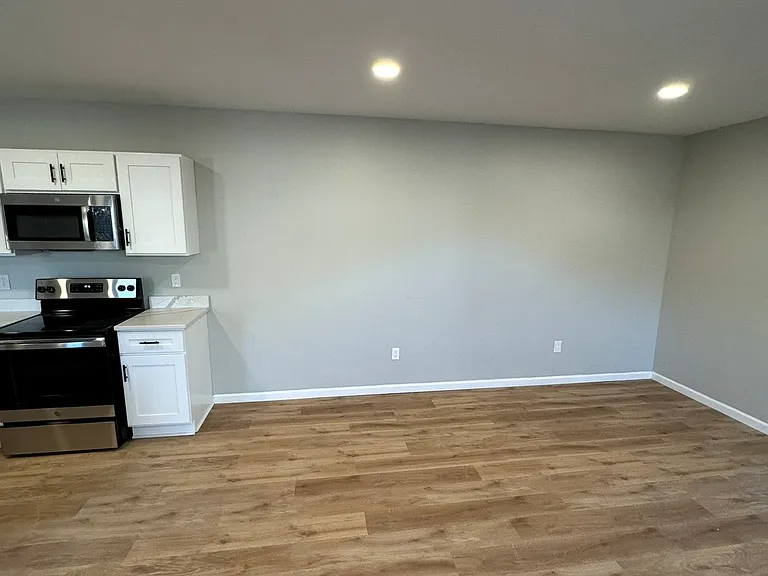 722 E 4th St #3 — Photo 5
