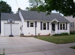 621 Burns St, Essexville, MI