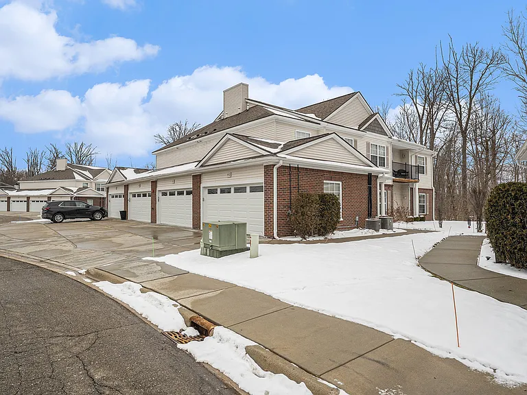 911 Watercress Ln — Photo 16