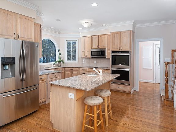 2nd image of 11008 Sheridan Dr