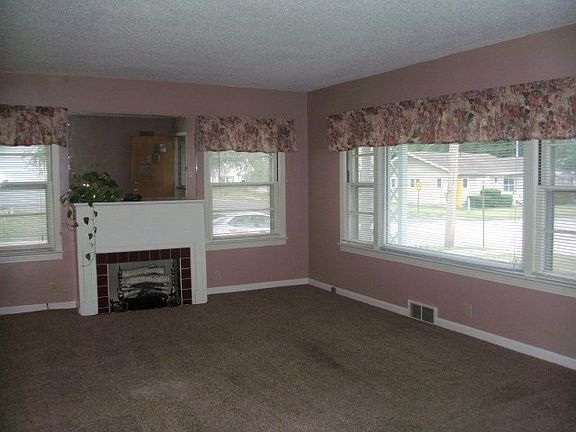 3rd image of 802 N C St