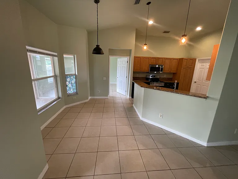 1637 NW 6th Pl — Photo 12