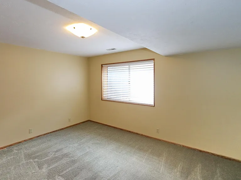 10729 S Maple Hill Cir — Photo 19