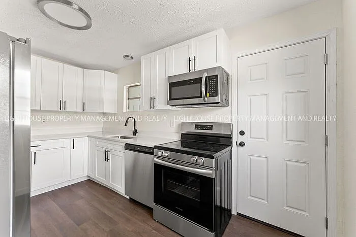 94 Lewis St — Photo 8