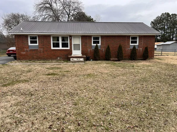 303 Lindenwood St, Tullahoma, TN 37388