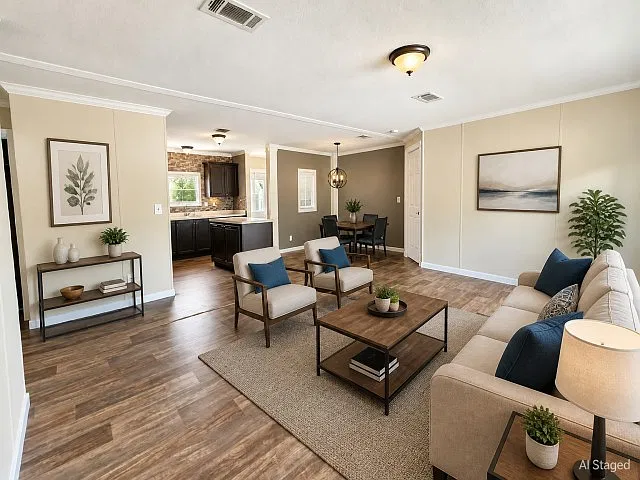 3 bed, 1040 sqft, $2,100 — Photo 3