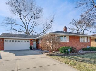 351 Ambleside Rd, Des Plaines, IL 60016