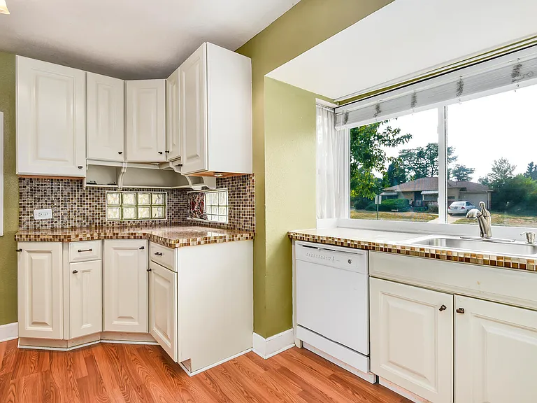 3208 Niagara St — Photo 8