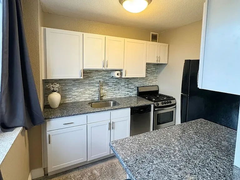 1196 N Grant St #308 — Photo 7