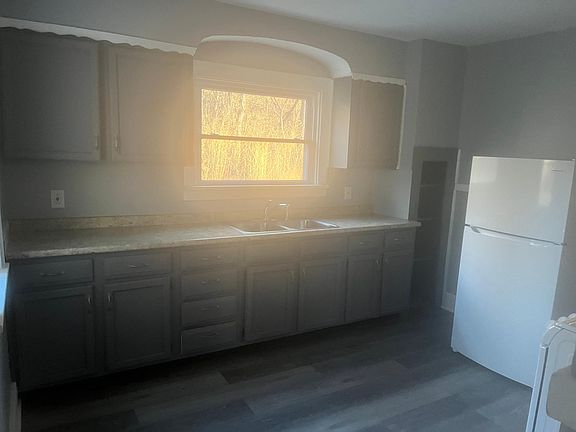 3rd image of 4371 Donner