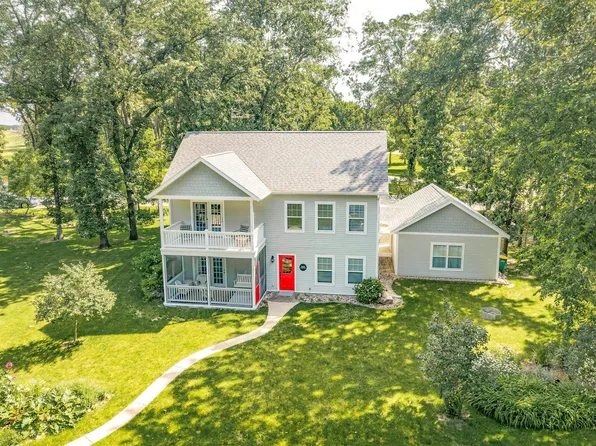 2102 Holliday Way, Okoboji, IA 51355