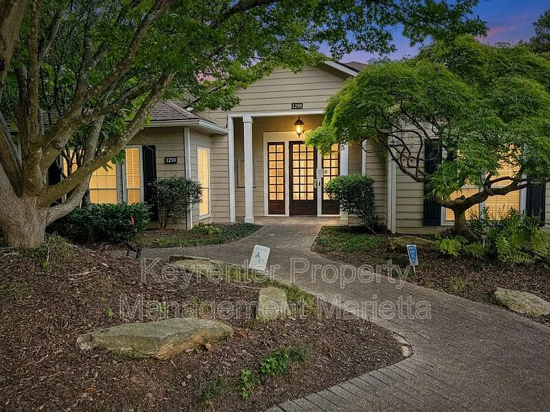 1250 Parkwood Cir SE #1115