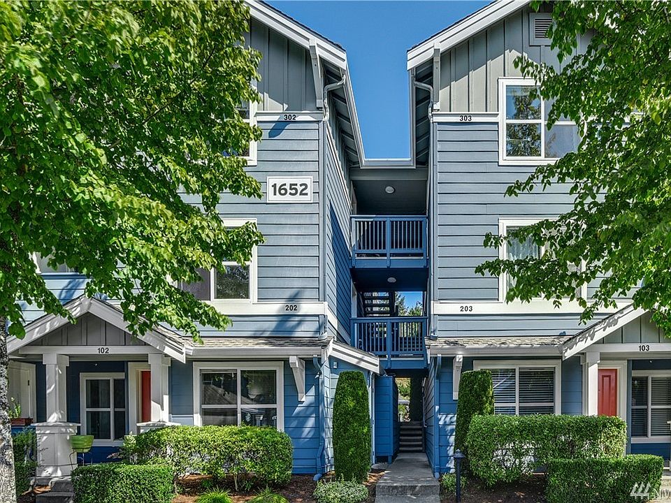 1st image of 1652 25th Pl NE Unit 302