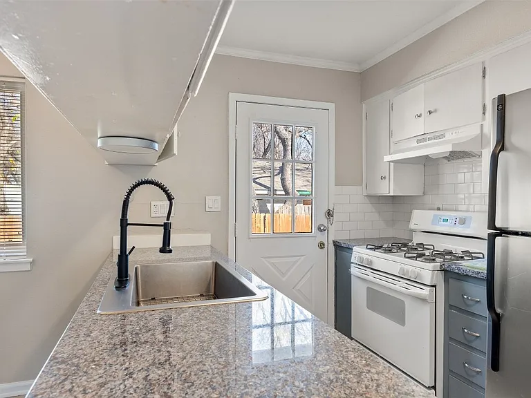 106 Oertli Ln #B — Photo 18