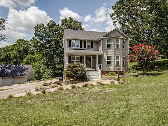 2nd image of 809 Seven Oaks Dr