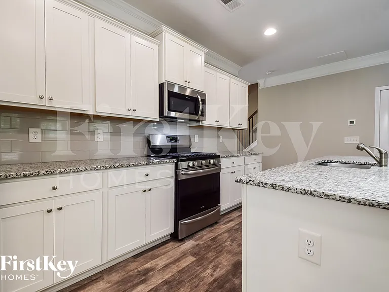 230 Hickory Commons Way — Photo 8