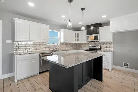 3 bed, 1425 sqft, $2,300 — Photo 4