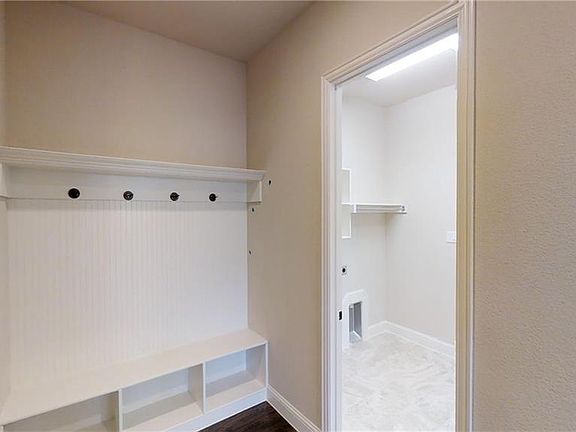 4th image of 6633 Elderberry Way