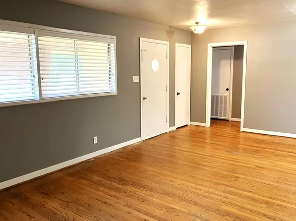 118 Poinsetta St, Lake Jackson, TX 77566