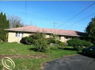 29380 Brooks Ln, Southfield, MI 48034