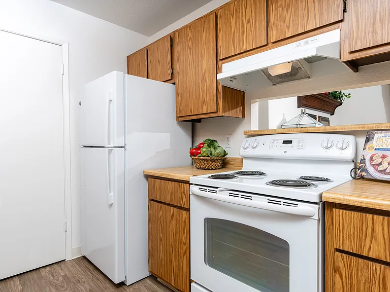 The Seasons Apartments — Photo 7