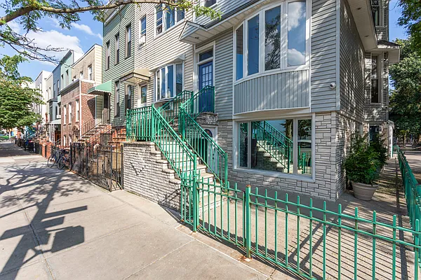 Rented by Brick&Mortar | media 18