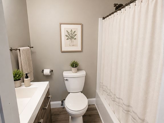 3rd image of 6 Woodburn Rd #6