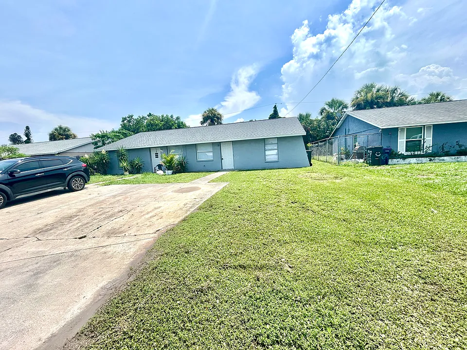 5725 9th Street Cir E #5725