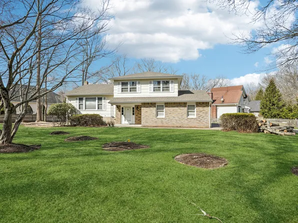 2 Eisenhower Rd, Closter, NJ 07624