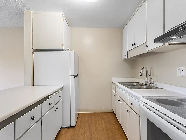 1327 Webster St #B305 — Photo 3