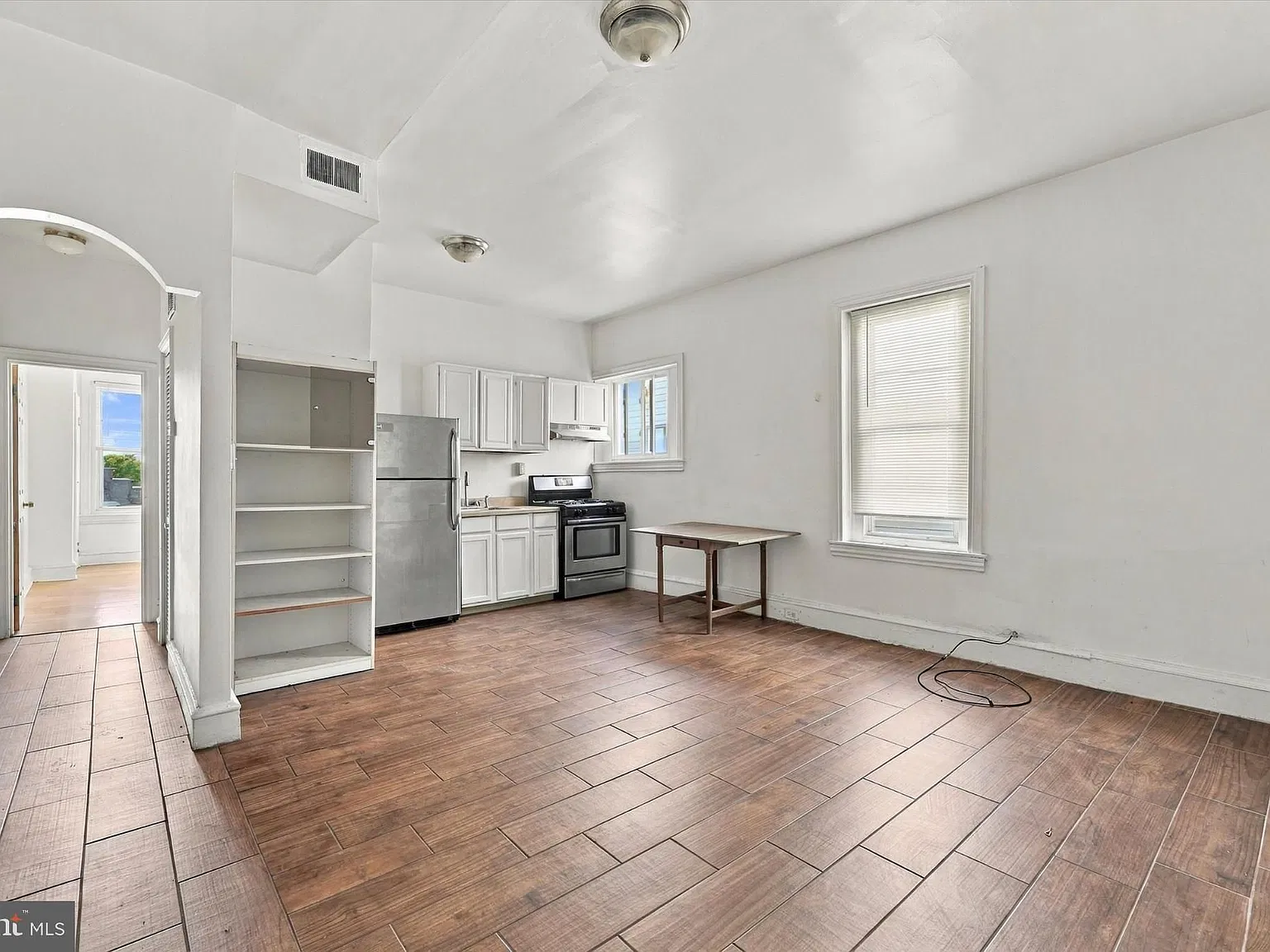 1 bed, 1.0 bath, 1000 sqft, $1,050 — Photo 3