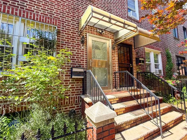 2 Roosevelt Court image 2 of 22