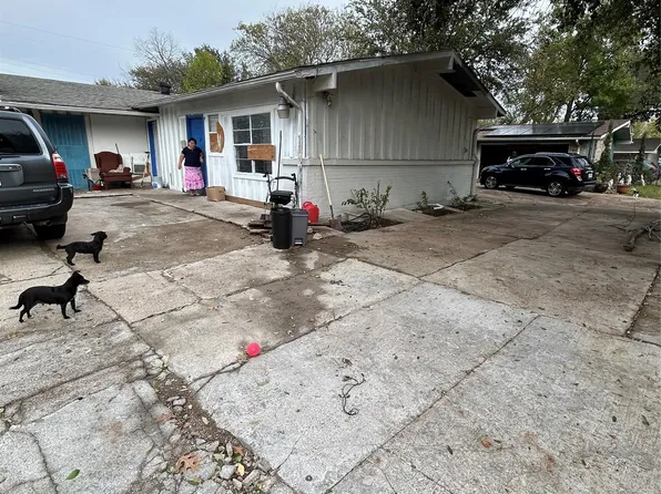 2935 Royal Ln, Dallas, TX 75229