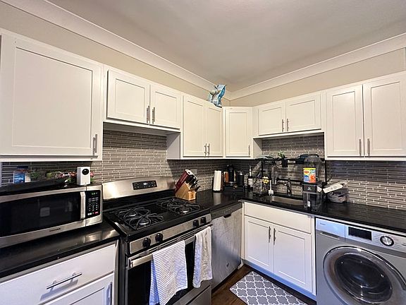 3rd image of 915 W Waveland Ave APT 2
