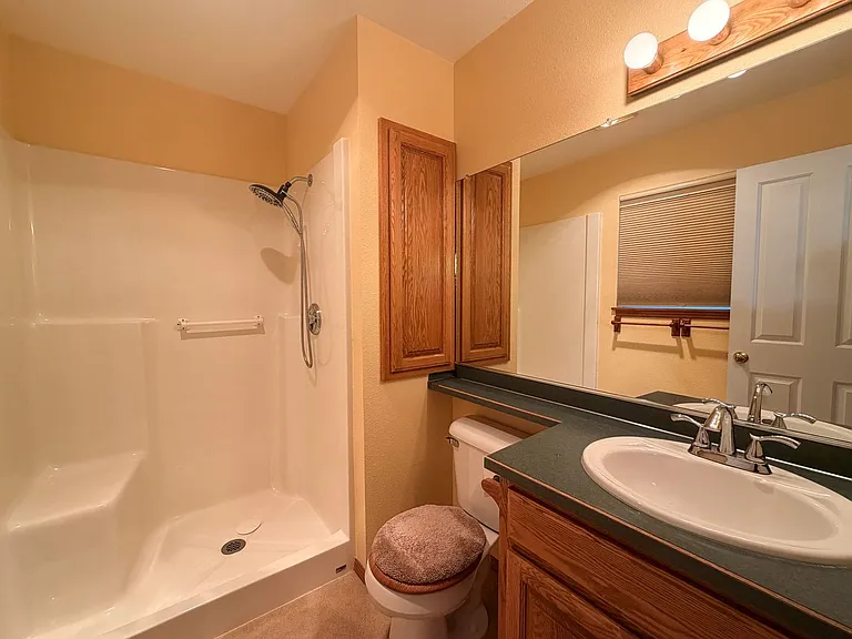 364 SE Davis Ct — Photo 33