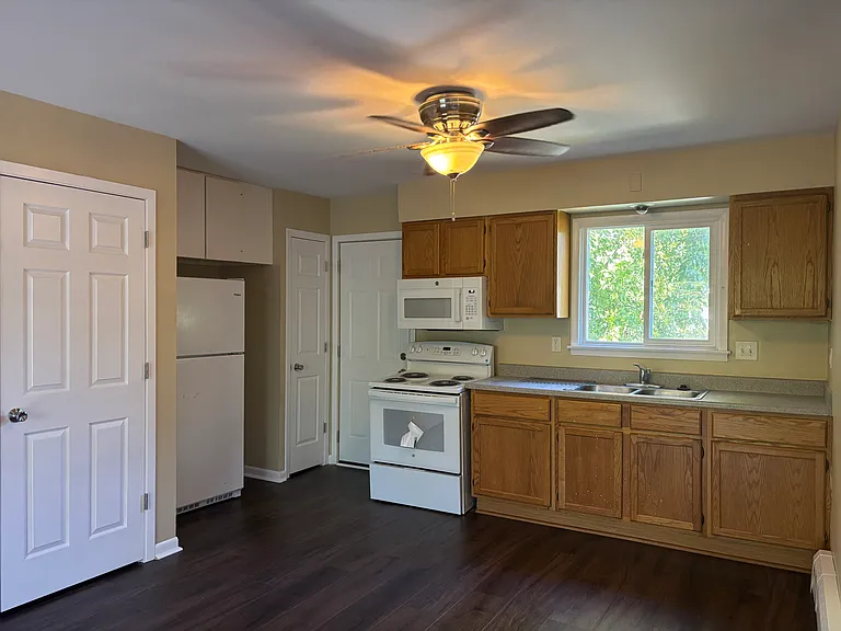 2838 Moland St #C — Photo 10