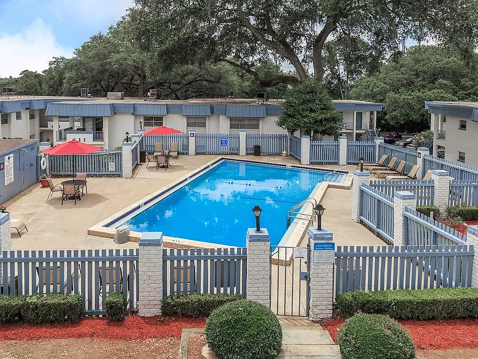 Rolling Hills Apartments