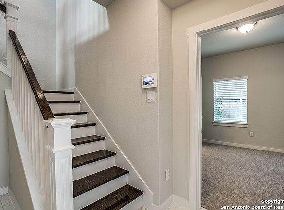 3rd image of 2721 N Pine