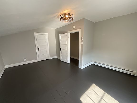 3rd image of 2 E King St #3