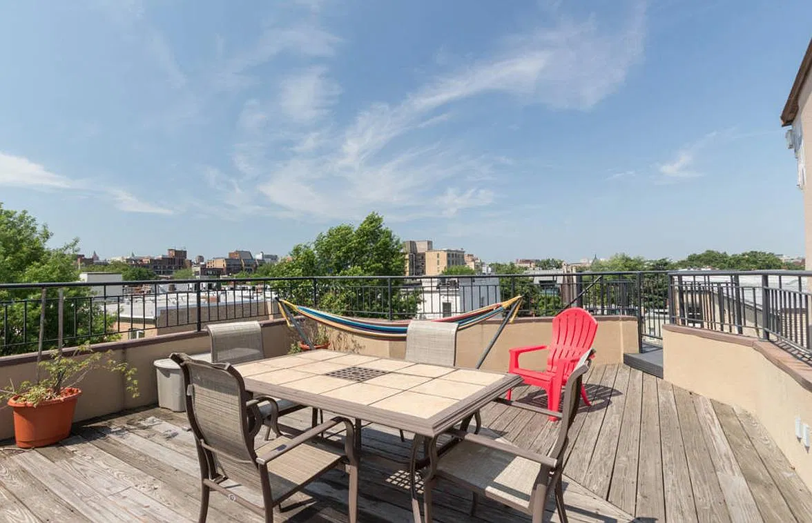 2 bed, 1000 sqft, $4,300 — Photo 1