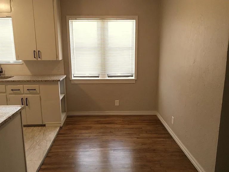 4016 N Sterling Ave — Photo 5
