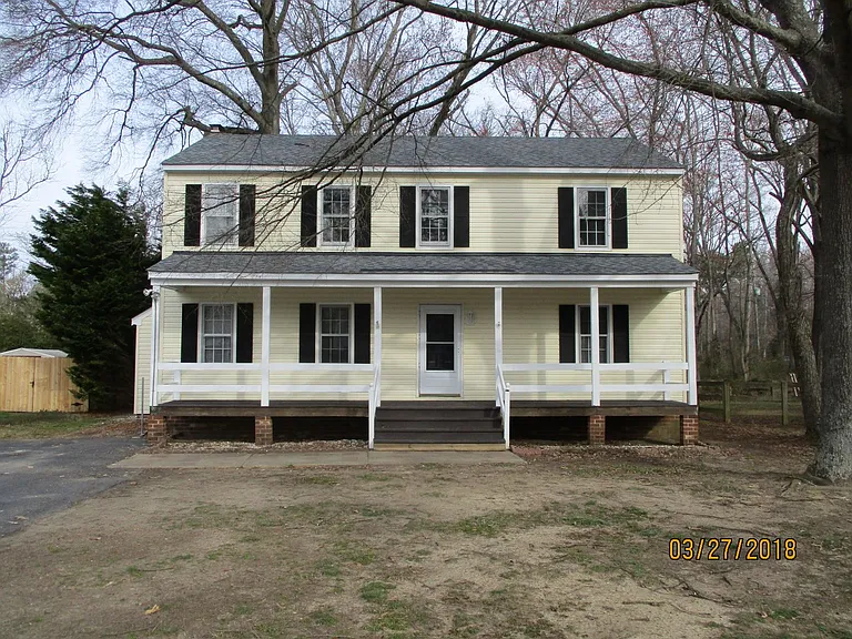 1912 Millsap Ln — Photo 1