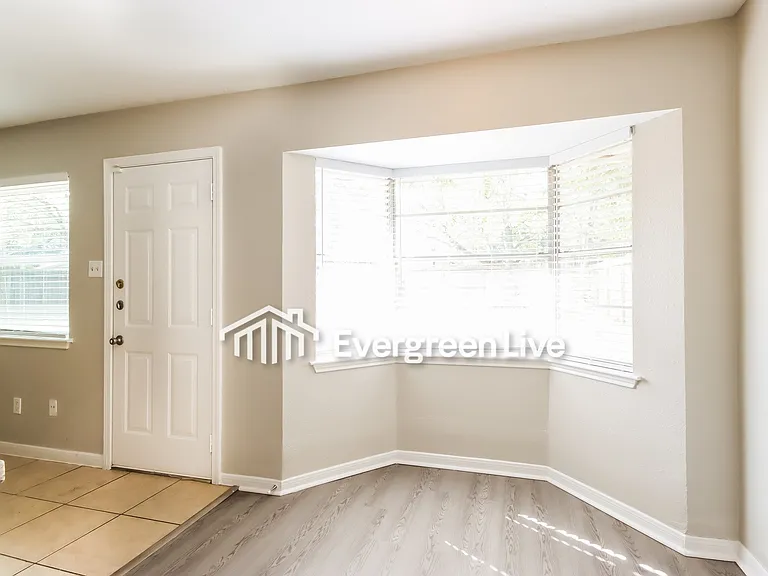 17311 Baronshire Dr — Photo 6
