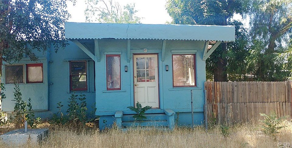 1st image of 1095 E 3rd St